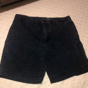 Men’s flat front Gap shorts.